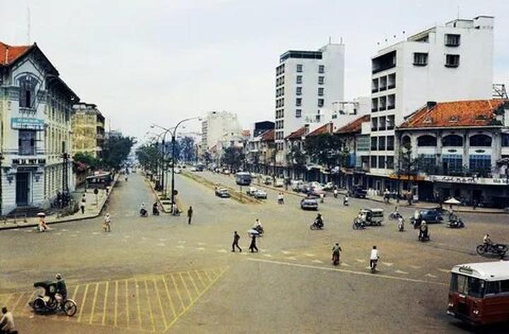 Hotspot Matrix: Biến 4 kiểu áo không thể thiếu thành cơ hội marketing đột phá