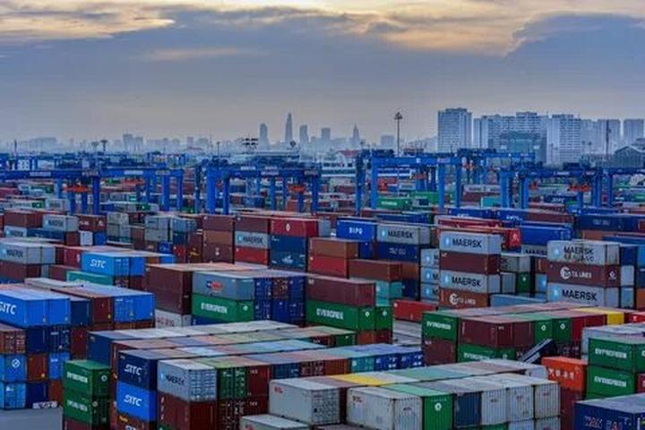 Nội dung: Mùa hè đang đầy vui vẻ với những xu hướng mới, và Huda Ice Twist đang chinh